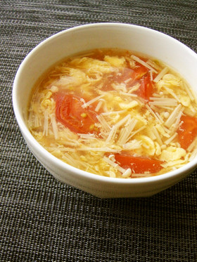 中華風（３）トマトとえのきの玉子スープ。