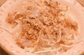 昔ながらのオニオンスライスサラダ