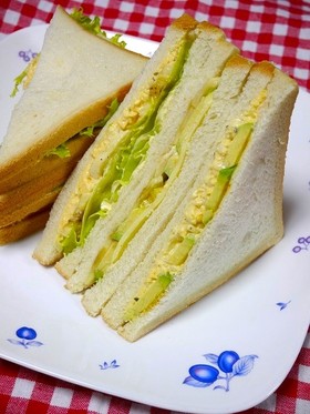 サンドイッチ！アボカドタルタルマスタード