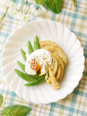 筍とスナップエンドウのポーチドエッグのせ