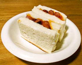 ケチャップ・ウインナー　サンドイッチ