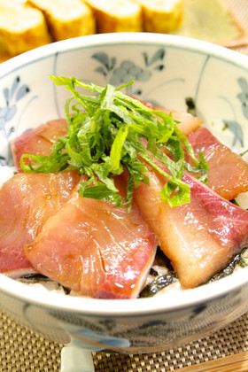 お刺身で♪自家製ぶりの漬け丼