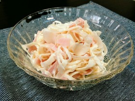 マヨ➕めんつゆ♬玉ねぎとハムのサラダ和え
