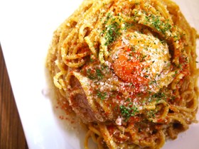 簡単TKP♪玉ねぎのカレー卵かけパスタ