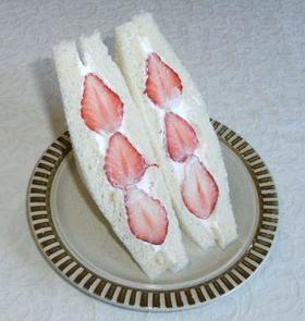 憧れのいちごのフルーツサンドイッチ☆