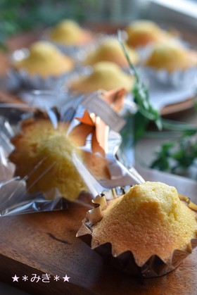 ふんわりレモン風味のマドレーヌ♡