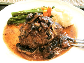 アメリカン ハンバーグ　サルスベリ—風