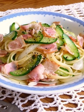 ✿胡瓜とベーコンのコンソメ醤油パスタ✿