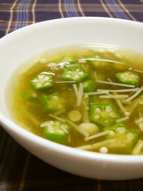 オクラとえのきととろろ昆布のスープ