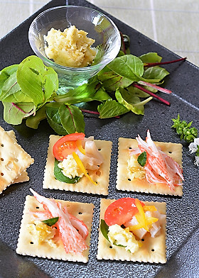 “柚子こしょうバター” でカナッペ♪ 