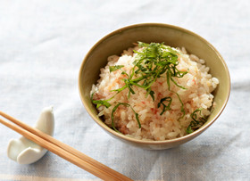 液体塩こうじで♪梅とツナの炊き込みご飯♪