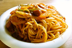 トマトソースでナポリタン