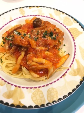 鶏肉のガーリックトマトクリームパスタ