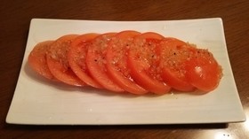 トマトスライス玉ねぎドレッシングがけ