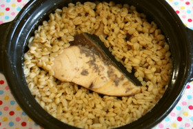 鰤と大根の炊き込み麦飯