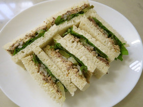 オイルサーディンと大葉のサンドウィッチ