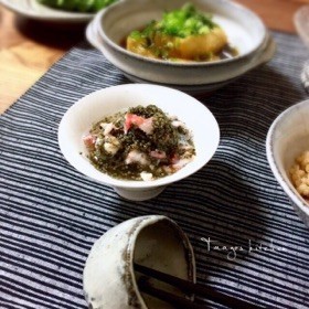 とんぶりともずくとかにかまぼこの小鉢