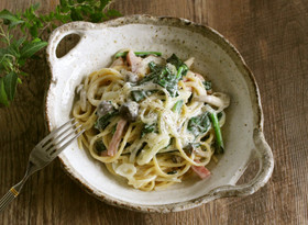 ほうれん草とキノコのクリームパスタ