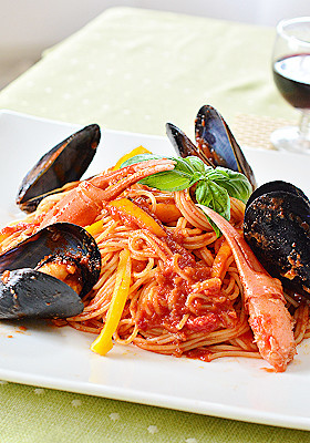 完熟濃厚トマトソースでペスカトーレ♪ 