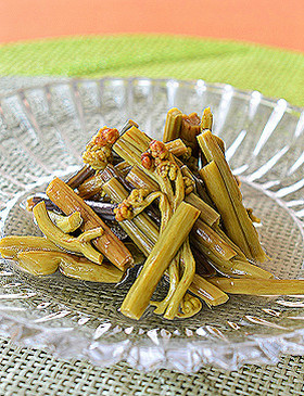 ワラビの冷凍保存-だし汁につけて-