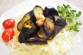 簡単★揚げ焼きなすのあったかサラダ