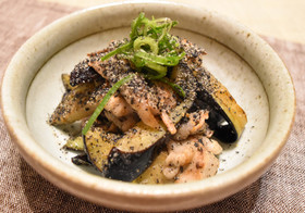 揚焼きなすと豚バラの黒ゴマ＆ニンニク和え