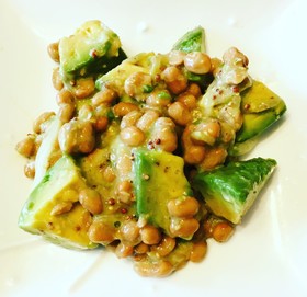 アボガド納豆のマスタード醤油サラダ