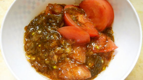 簡単朝食に☆トマトともずくの梅おかか和え