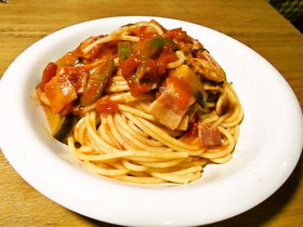 ホタテとベーコンのトマトソースパスタ