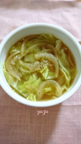 簡単！春キャベツと玉ねぎのコンソメスープ
