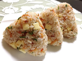 桜海老チーズ大葉おかかの混ぜご飯