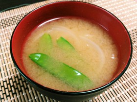 ♦新玉ねぎ&絹さやのお味噌汁♦
