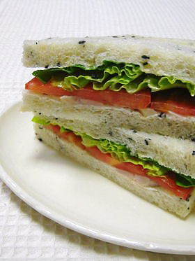 鶏ハムとクリームチーズのサンドイッチ