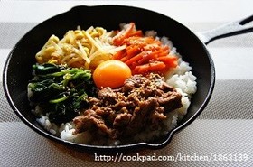 焼き肉のタレだけ！スキレットでビビンバ風