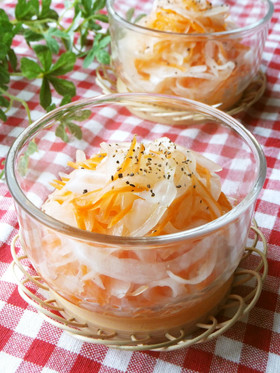 新玉ねぎと人参のマリネ風サラダ