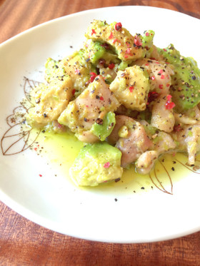 チキンとアボカドのレモンペッパー炒め